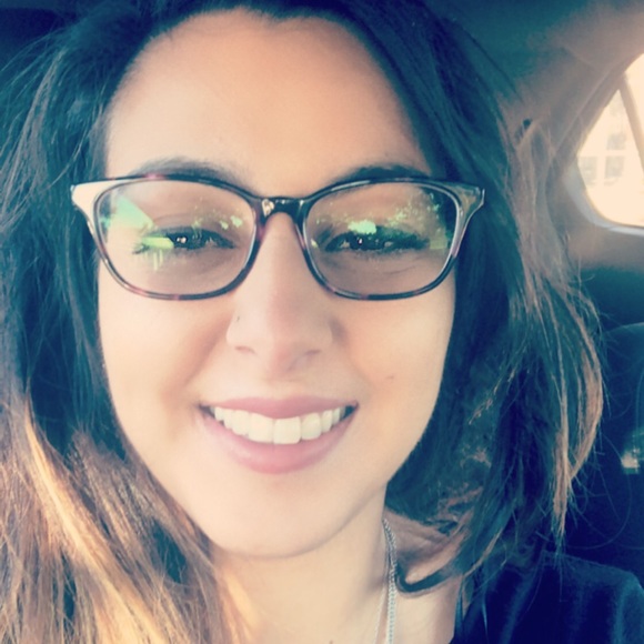 Meet your Posher, Jenn - Picture 2 of 2